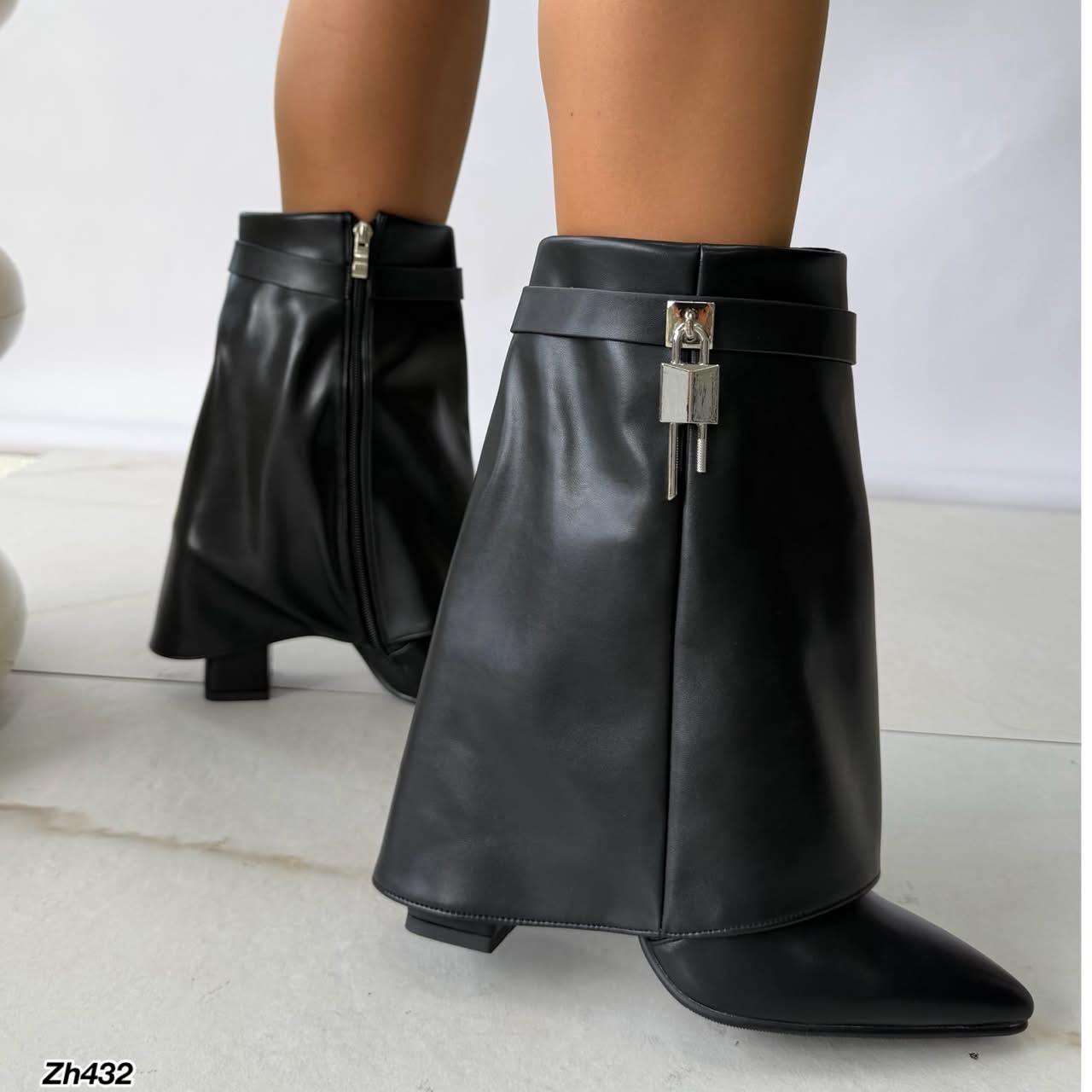 Botin negro doblez detalle plateado tacon 10cm HX3079-B0018